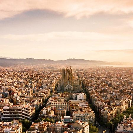 Barcelona Fira & Camp Nou Stadium لوسبيتاليت دي يوبريغات المظهر الخارجي الصورة