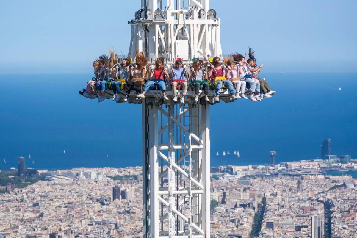 Barcelona Fira & Camp Nou Stadium لوسبيتاليت دي يوبريغات المظهر الخارجي الصورة